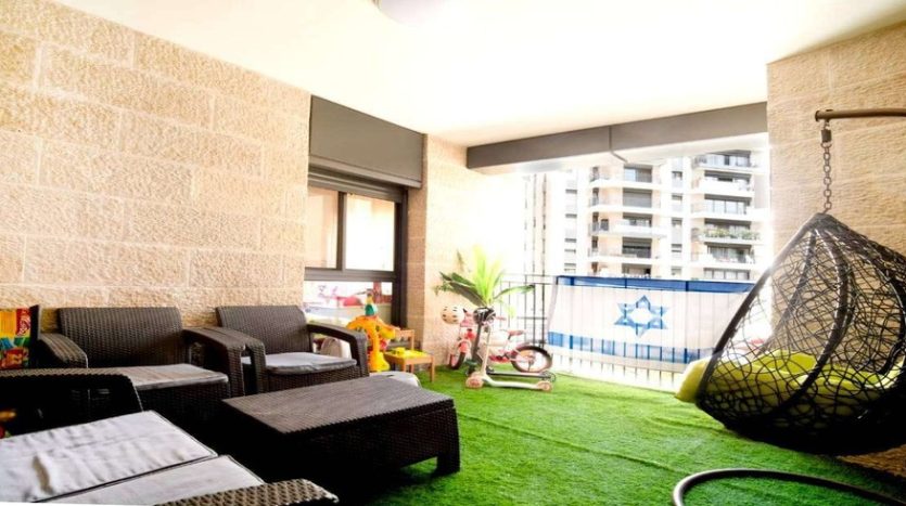 4 pieces a Rova Misrad Hahouts 11