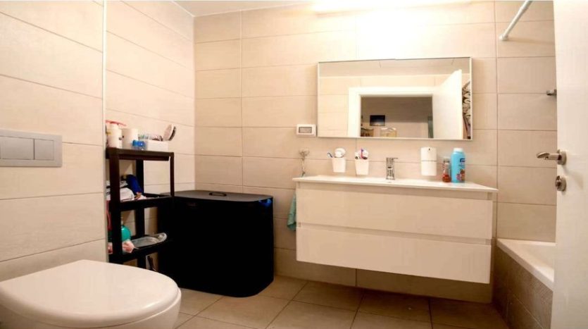 4 pieces a Rova Misrad Hahouts 12