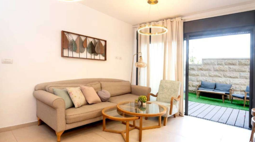 4pieces Kyriat Haleom 1