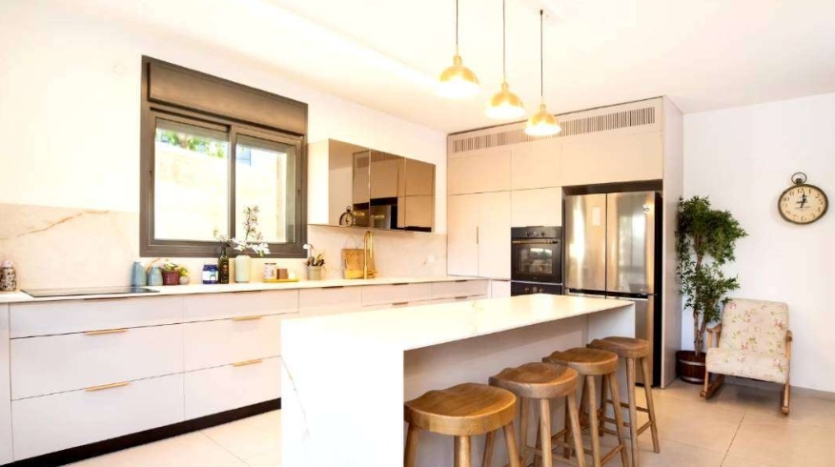 4pieces Kyriat Haleom 8