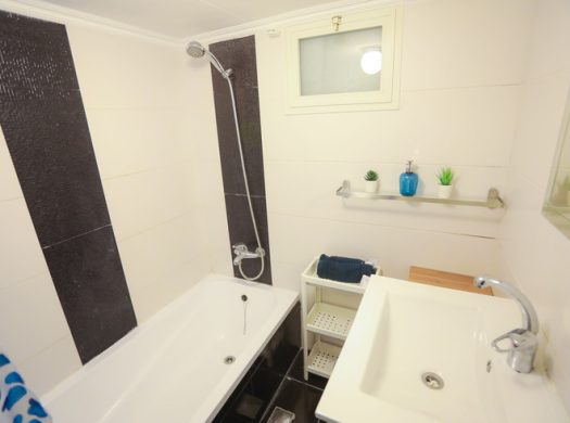 Prime Investment: 5-Suite Apartment in Central Jerusalem