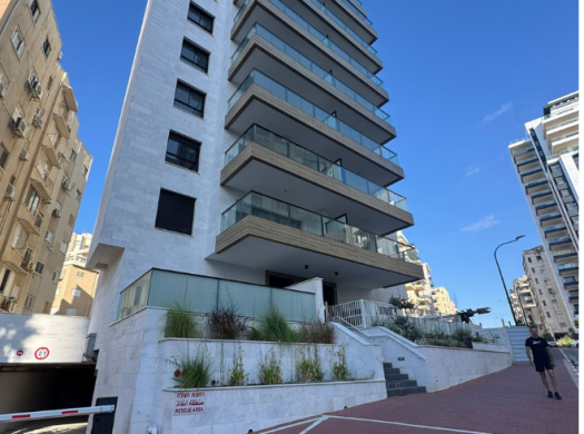 A vendre à Netanya: Appartement 3 Pièces avec Terrasse de 150m²