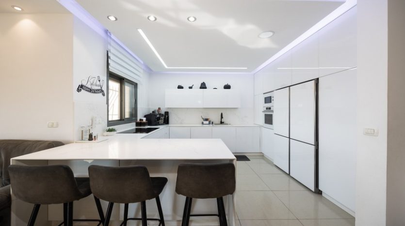 Har Homa Penthouse 6