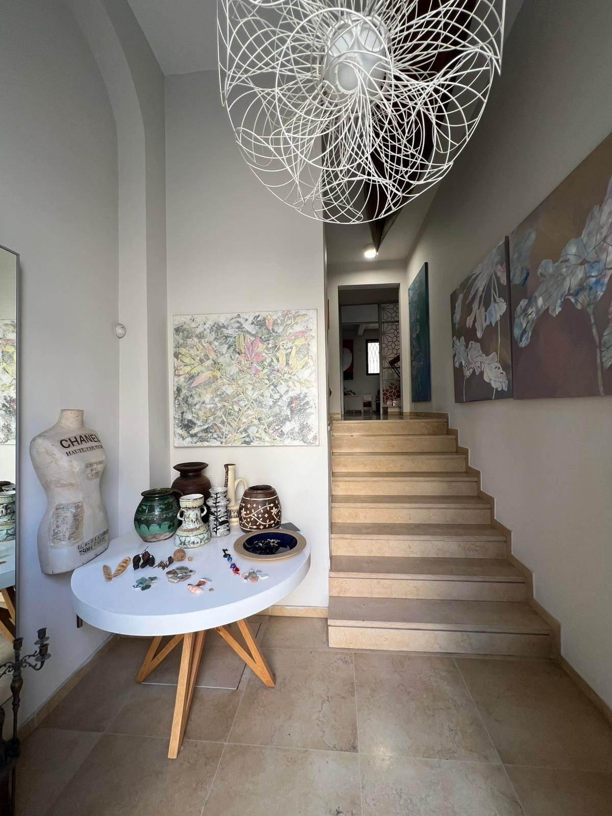 Hall d'entrée et escalier en pierre, maison de ville Jaffa Tel-Aviv