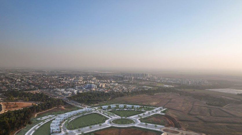 Vue aerienne du programme neuf Nof HaHoresh a Netivot, en lisiere de foret et d espaces verts