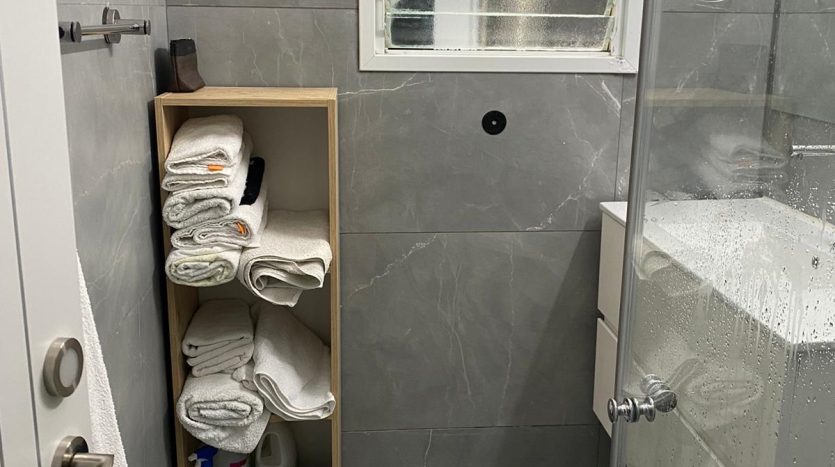 Deuxieme salle d eau renovee, appartement a Bat Yam rue Ben Gourion