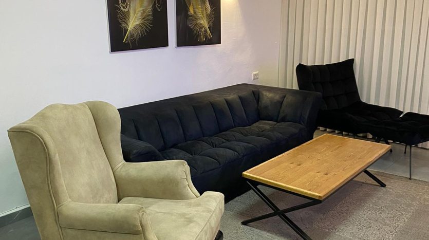 Salon lumineux d un appartement 4 pieces renove rue Ben Gourion a Bat Yam