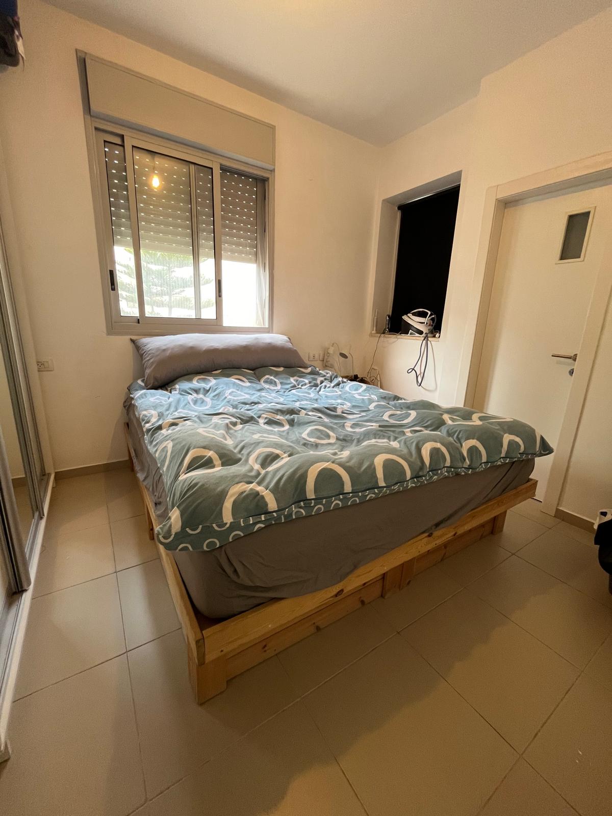 Chambre d'un appartement 4 pièces à Givatayim, rue Jabotinsky