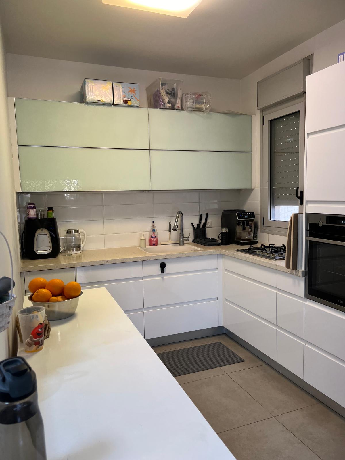 Cuisine équipée d'un appartement 4 pièces à Givatayim
