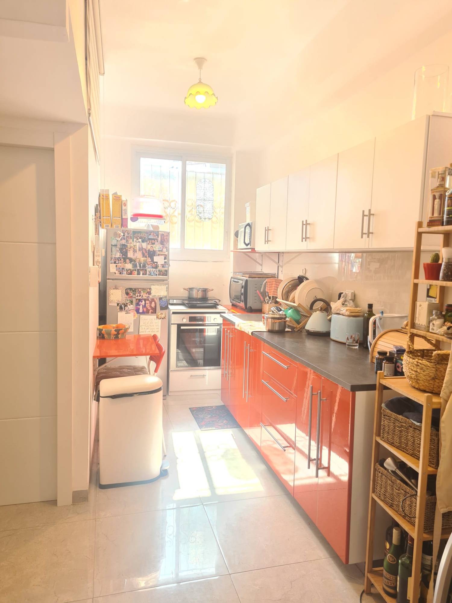 Cuisine équipée d'un appartement rénové au centre-ville de Jérusalem